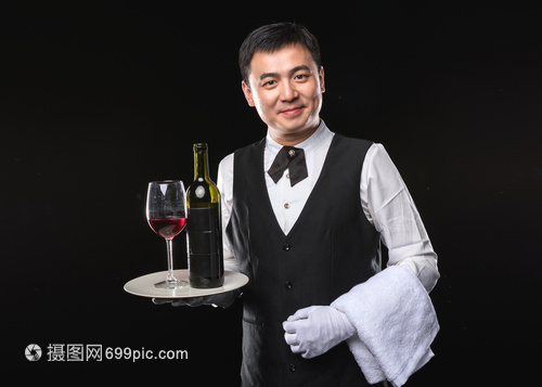 男服務生紅酒服務要領 專業與儀態并重